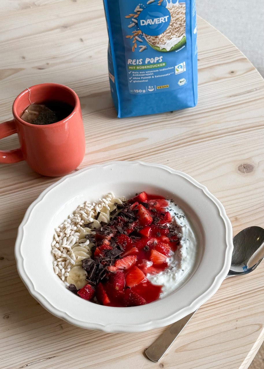Joghurt Bowl mit Reis Pops