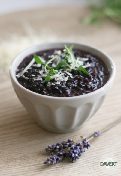 Schwarzes Risotto mit Thymian & Lavendel