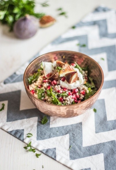 Buchweizensalat mit Granatapfelkernen & Feigen