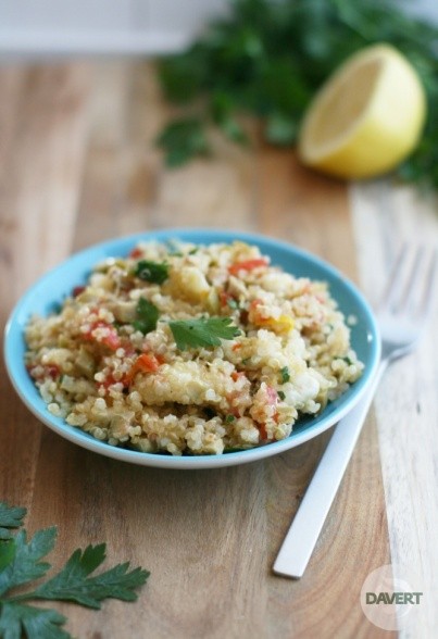 Zitronenquinoa mit Oliven & Mozarella