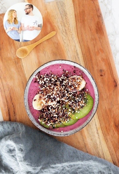 Waldbeeren-Bowl mit frischem Obst von Eat This!