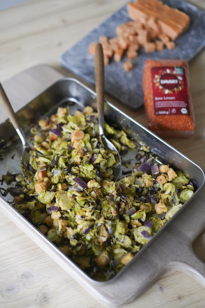 Baked Green Salad mit Rote Linsen Tofu